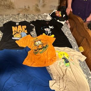 LOT OF 5 SHIRTS GARFIELD DISNEY ANIMAL CROSSING NEEDS TO BE SOLD ASAP